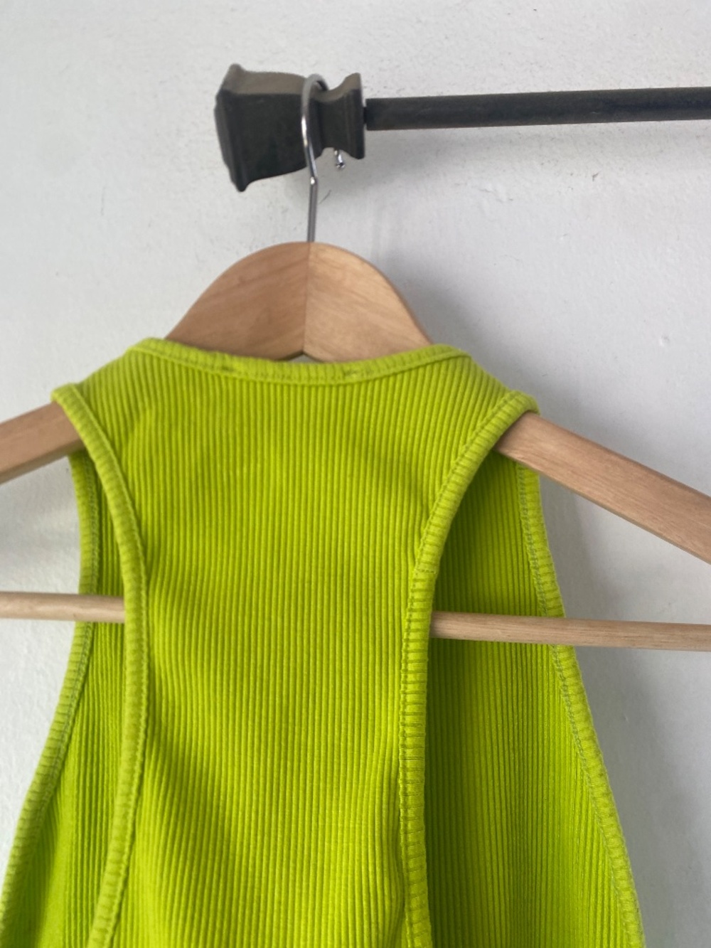 Lulu’s L Ribbed Crop Top - Picture 9 of 12